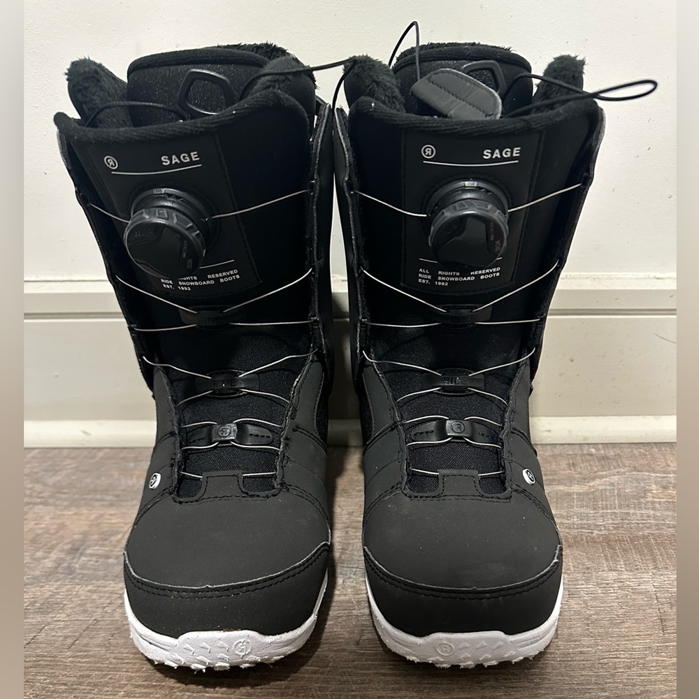 Ride Women’s Snowboard Boots - 7.5 (Sage model with Boa)
